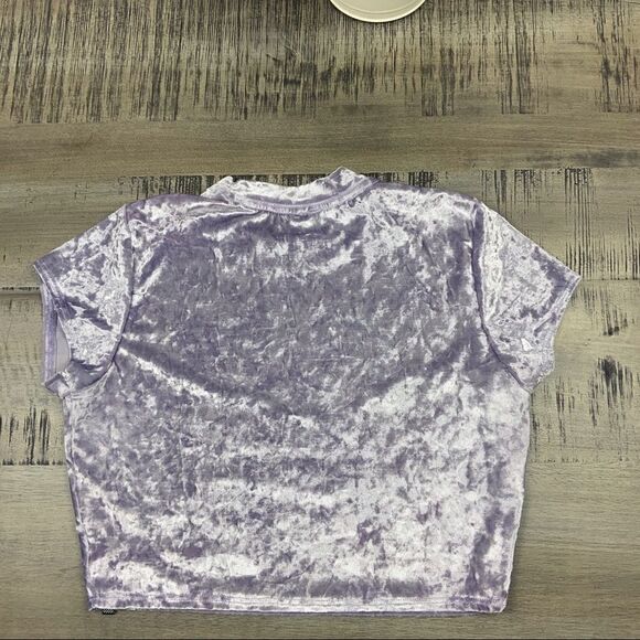 🌺3 FOR $20🌺 - Lavender Velvet Crop Top Jr Medium - Picture 3 of 3